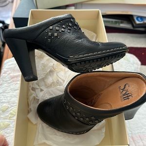 Sofft Sion black slip on heels